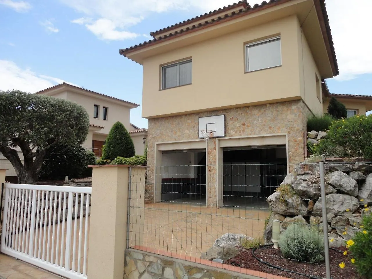 Modern Villa In Les Corts With Pool Spanien